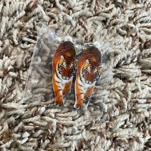 Nwt cincinnati bengal tiger earrings